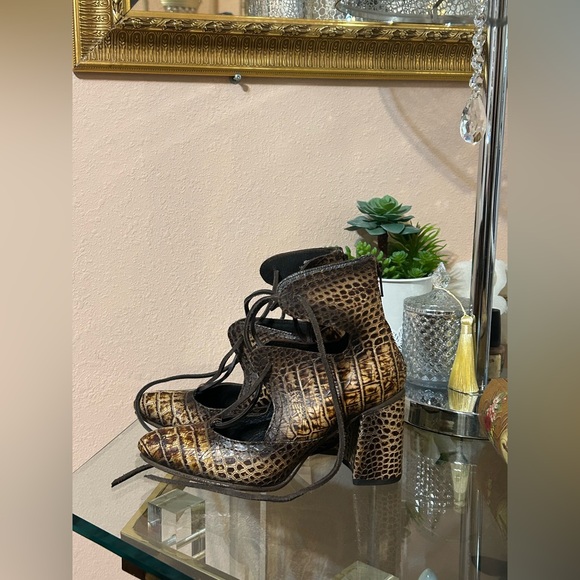 Freebird by Steven Joyce Croc-Embossed Lace-Up Block Heeled Pumps Size 7 - Picture 4 of 13